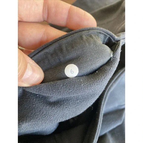 Lululemon solid black crop leggings 21.5" legging Black stretchy Legging Size 6 - Picture 3 of 6